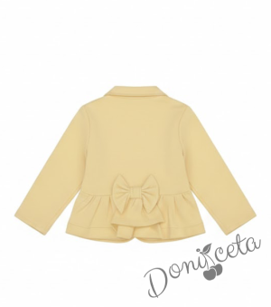 Комплект от 4 части -пола Гери и сако в жълто, блузка в бяло без ръкав обкрайчена с жълто и чорапи с панделка