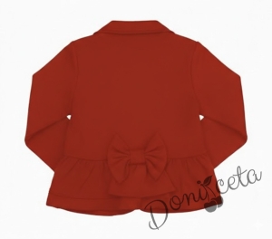 Комплект от пола Гери и сако в червено, тениска в бяло с къс ръкав обкрайчена с червено и чорапи с панделка