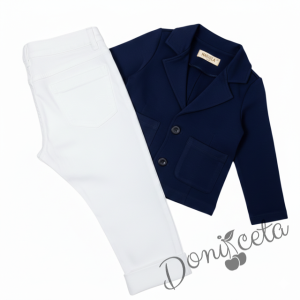 Комплект от детско сако трико за момче в тъмносиньо с джобчета и панталон в бяло