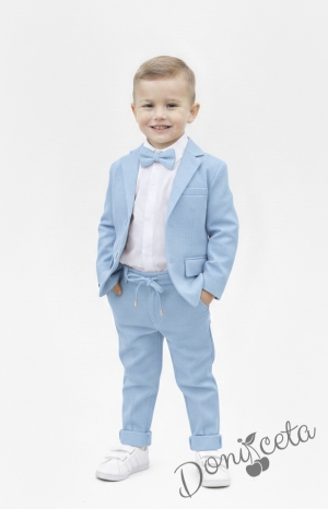 Спортно-елегантен комплект Тери за момче от 4 части в светлосиньо - риза в бяло, сако с джобове, панталон  с връзки и папийонка
