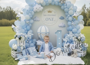 Комплект от детско сако трико за момче в светлосиньо с джобчета и панталон в бяло