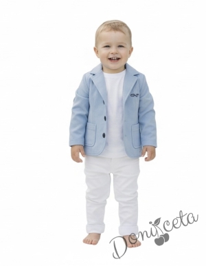 Комплект от детско сако трико за момче в светлосиньо с джобчета и панталон в бяло
