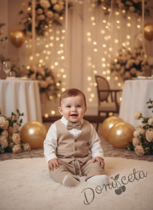 Бебешки спортно-елегантен комплект от боди-риза в бяло, панталон, елек и папийонка в бежово 