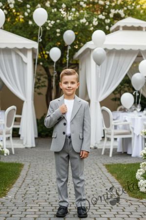 Спортно-елегантен комплект за момче от 3 части-тениска с къс ръкав в бяло със сако в сиво и панталон в сиво