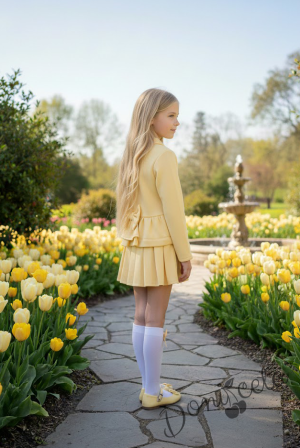 Комплект от 4 части -пола Гери и сако в жълто, блузка в бяло без ръкав обкрайчена с жълто и чорапи с панделка