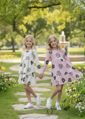 Рипсена детска рокля в бежово с дълъг ръкав и цветчета 