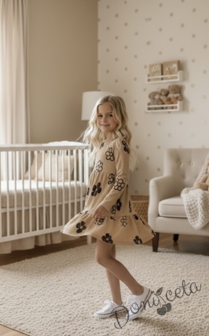 Рипсена детска рокля в бежово с дълъг ръкав и цветчета 