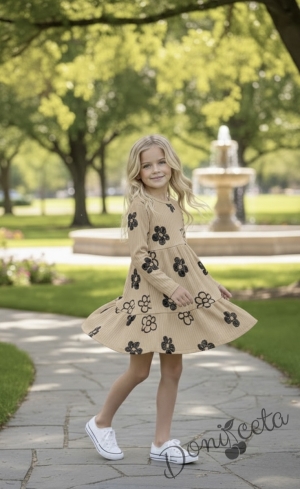 Рипсена детска рокля в бежово с дълъг ръкав и цветчета 