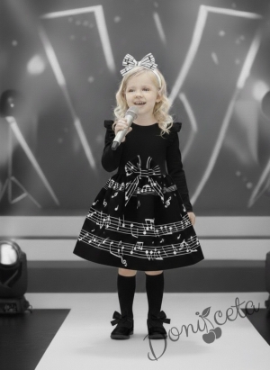 Детска рокля с дълъг ръкав в черно с къдрички на ръкавите и ноти в долната част