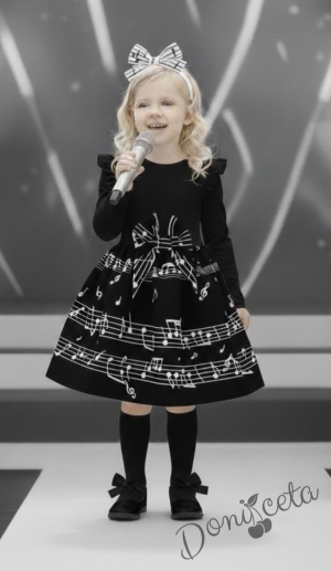 Детска рокля с дълъг ръкав в черно с къдрички на ръкавите и ноти в долната част