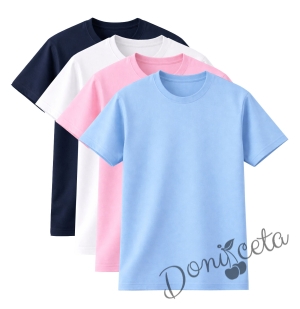 Детска тениска в светлосиньо, подходяща за момче или момиче и за ученическа униформа 