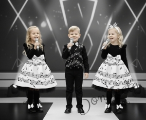 Елек за момче в черно и бяло с ноти и с папийонка в бяло с ноти