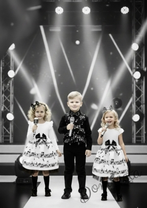 Детска рокля с къс ръкав в бяло с бяла долна част с ноти и тюл в черно