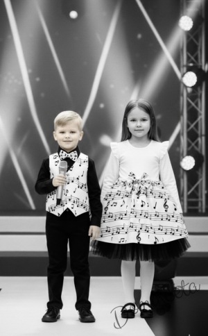 Елек за момче  в бяло и  черно с ноти с папийонка 