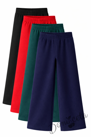 Спортно ватирано долнище за момиче в зелено, подходящо е и за ученическа униформа 