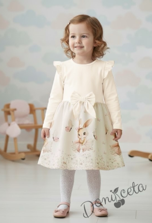 Детска рокля с дълъг ръкав в екрю с къдрички, панделка и изображение на зайче-балерина