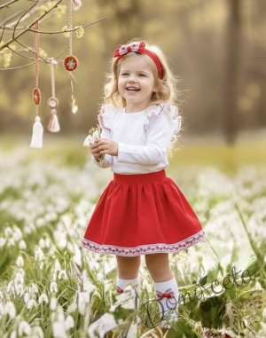 Комплект за момиче от 2 части- пола в червено и блуза в бяло с къдрици с фолклорни/етно мотиви