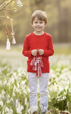 Комплект от детска блузка в червено и панталон в бяло