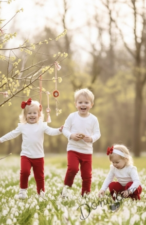 Комплект от детска блузка в бяло с къдрички на раменете и бието и ватиран клин в червено за момиче