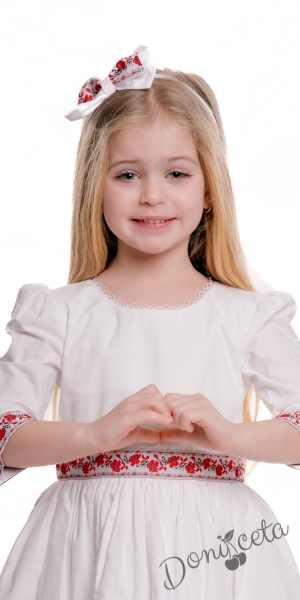 Детска рокля с дълъг ръкав в бяло с ширит с червени розички и фолклорни етно мотиви