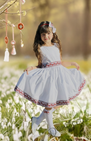 Детска рокля в бяло без ръкав с фолклорни и етно мотиви в червено