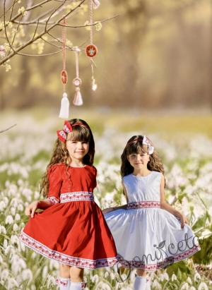 Детска рокля в бяло без ръкав с фолклорни и етно мотиви в червено