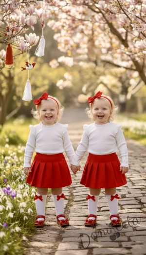 Комплект от пола плисе Гери в червено и блуза в бяло с къдрички на рамената и бието